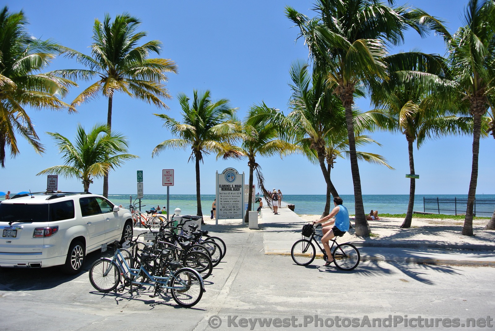 Bicycles parked at Higgs Beach in front of pier.jpg