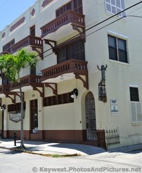Casa Antigua & Pelican Poop Shoppe on Simonton St Key West.jpg