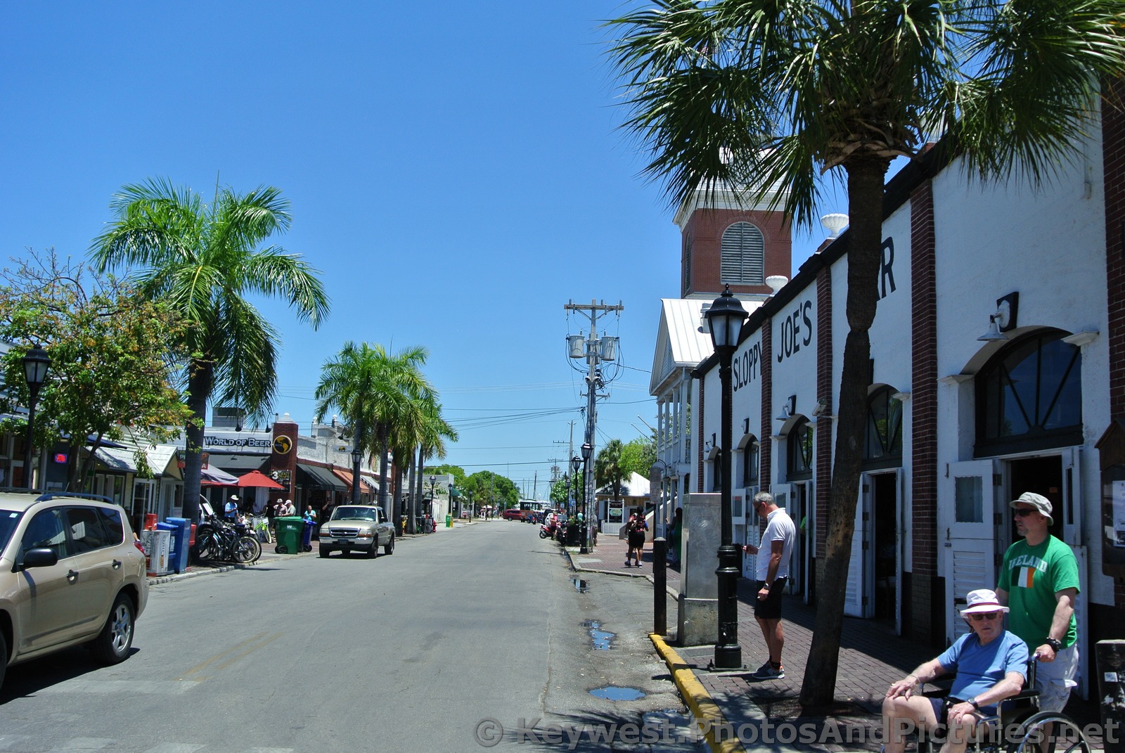 Looking North on Duval St in Key West.jpg